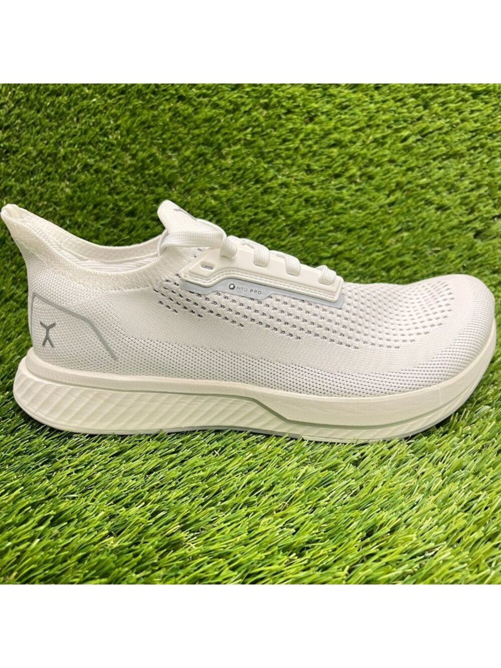 Flux Adapt Runner H2O Pro White Mens Size 8.5 Womens 10 Athletic Shoes Sneakers